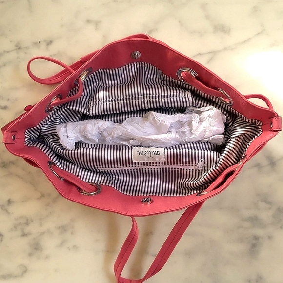 NWOT. Large simulated leather drawstring bucket bag. - Picture 4 of 4